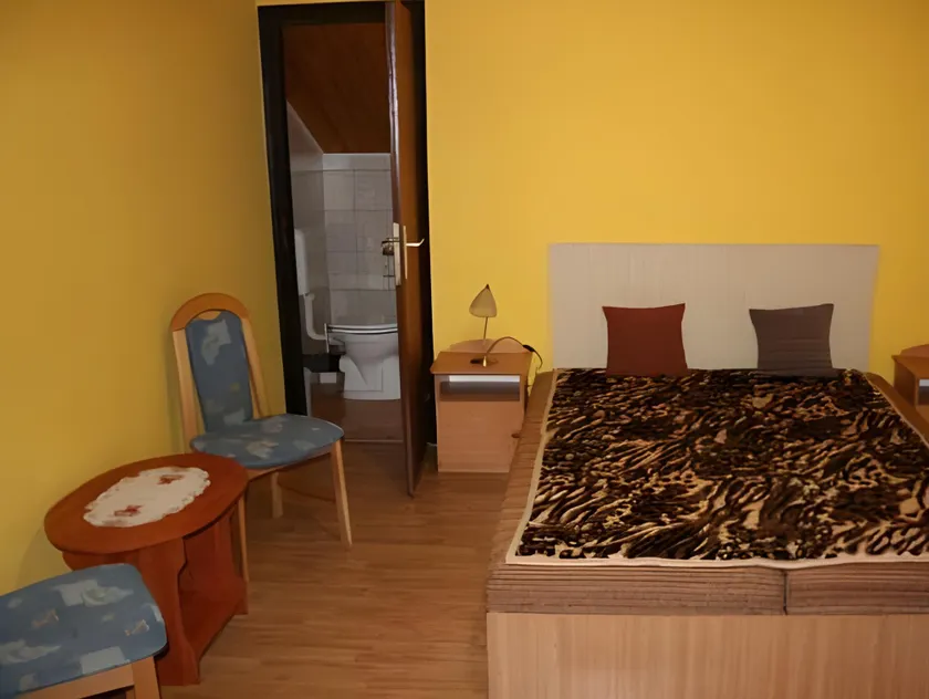 Fenyő Vendégház - Image 1