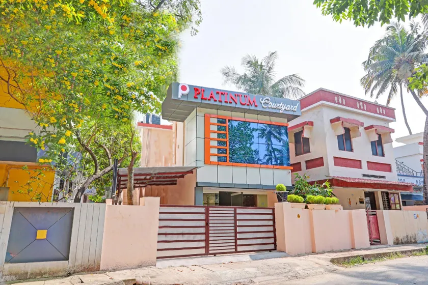 Collection O Platinum Courtyard - Image 1