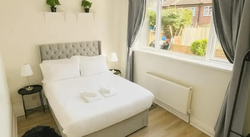 Newly Renovated 2-Bedroom Apartment - Image 1