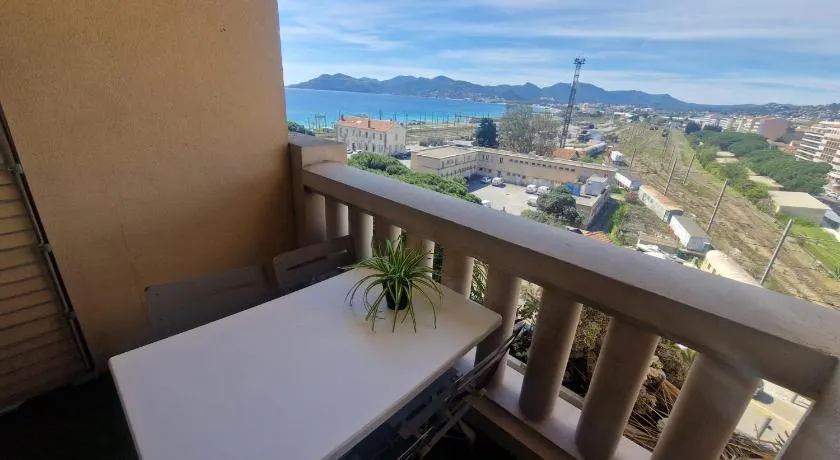 2 pièces vue piscine et plage à 2min - Image 1