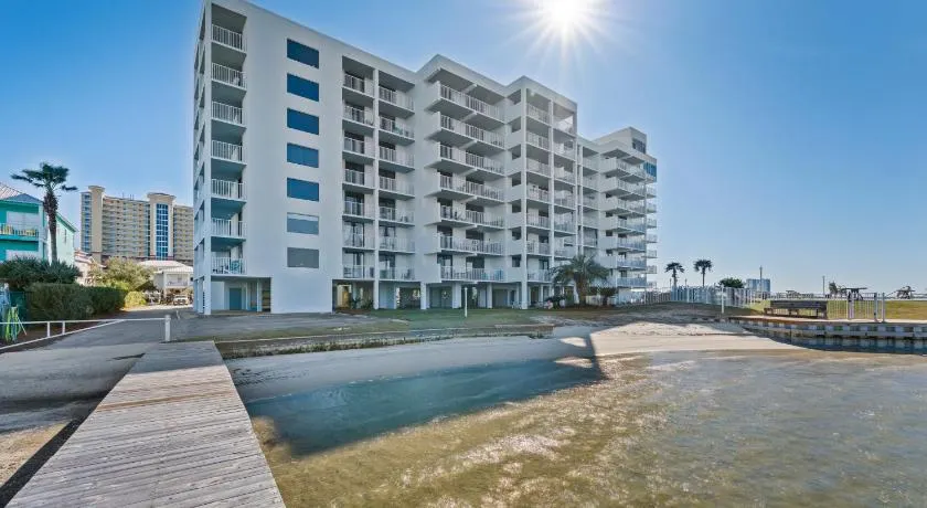Cute 1 Chambre 5 personnes | Vue du lagon et de la piscine extérieure | Piscine intérieure! - Image 1