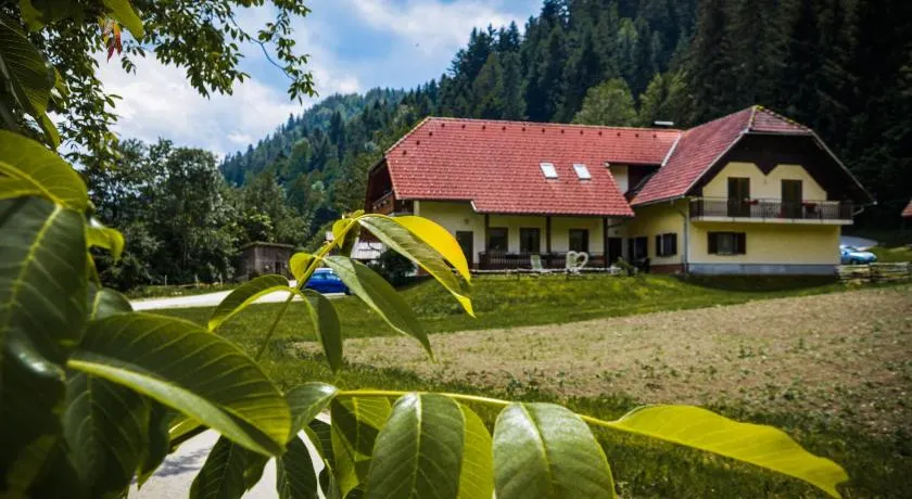 Farm Stay Loger - Image 1