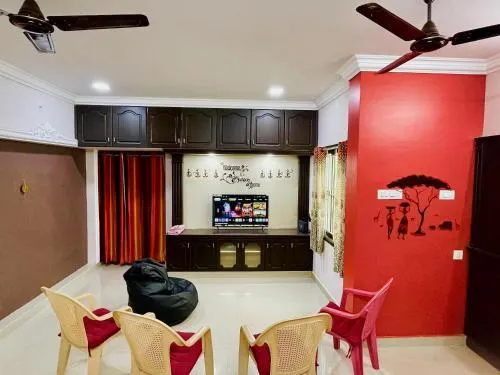 Royal Paradise Inn - Image 1
