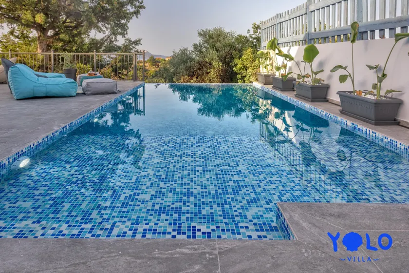 Villa YOLO - Image 1