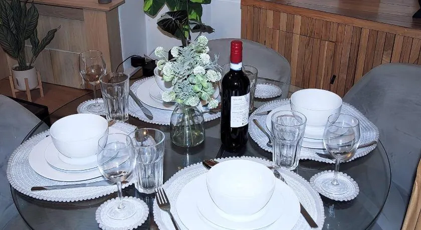 House Sleeps 5 with Garden and Parking - Image 1