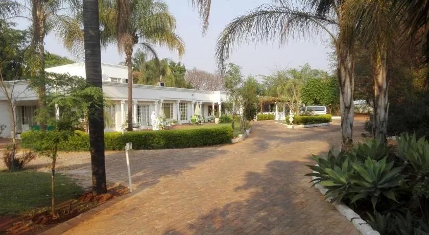 Heatherdale Guesthouse & Shuttle Services - Image 1