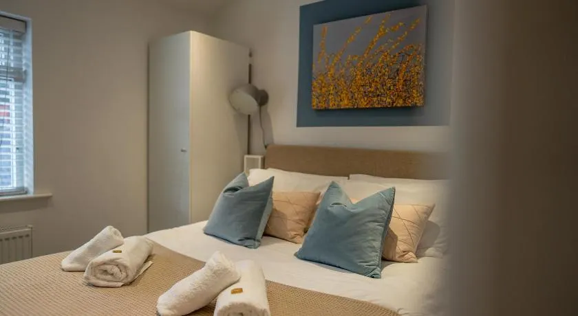 Town Street Apartment - Image 1