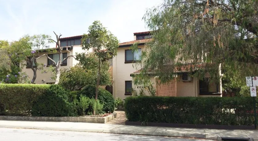 Kenata-Fairway Apartment Hotel - Image 1