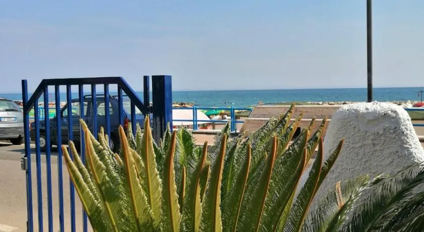 Monolocale Tirreno studio seafront - Image 1