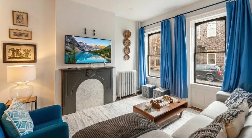 4BR Historic Victorian Townhouse with BBQ & Yard - Image 1
