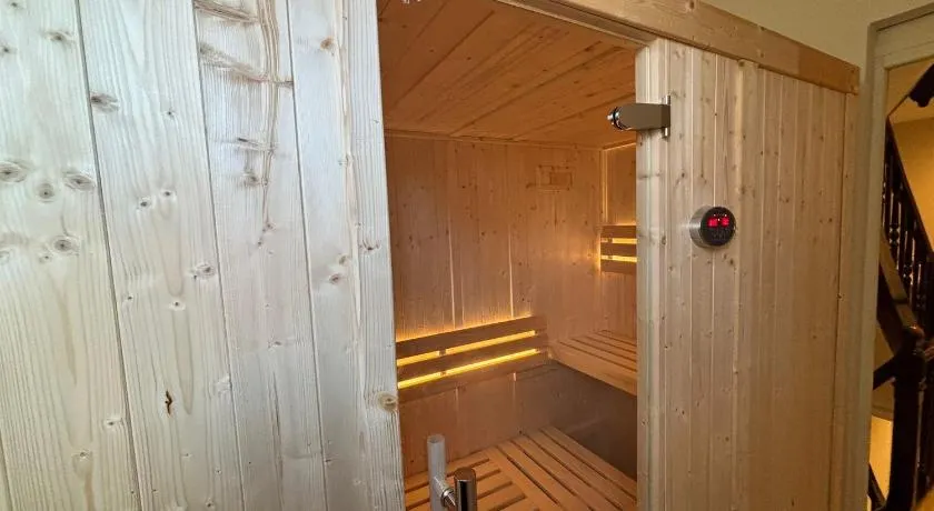 Maison de standing au centre de Reims 7 chambres avec 7 salles de bain, sauna, cour privée - Image 1