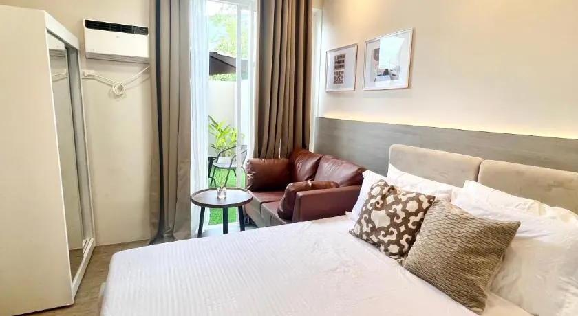 STANFORD SUITES 3 - Image 1
