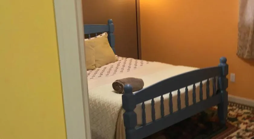 Beautiful Room near JFK and close to LaGuardia Airports - Image 1
