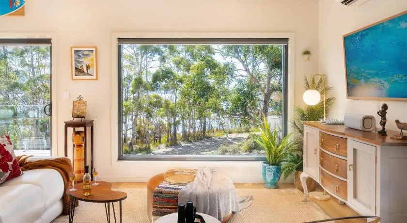 Studio 216 - Oceanview Studio with Bath, Romantic Bruny Escape - Image 1
