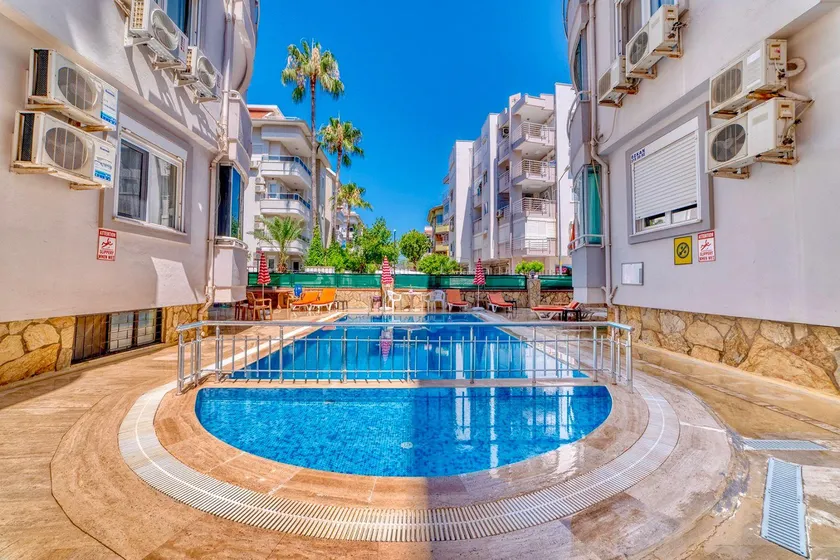 HOLIDAYHOMES - Image 1