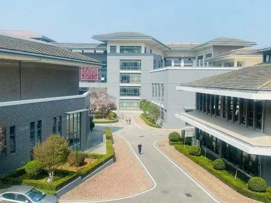 Kun Hou De Yang Hotel (Yichang University for the Aged) - Image 1