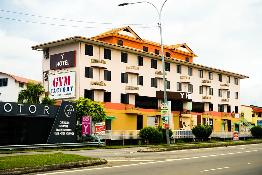 Y Hotel - Image 1
