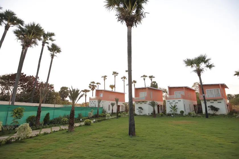 PALM PARADISE Beach Resort - Image 1