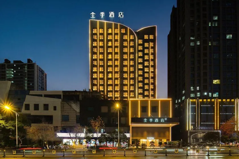 JI HOTEL - Image 1