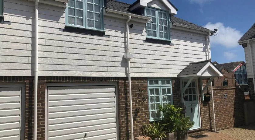 Pixie Cottage - Image 1