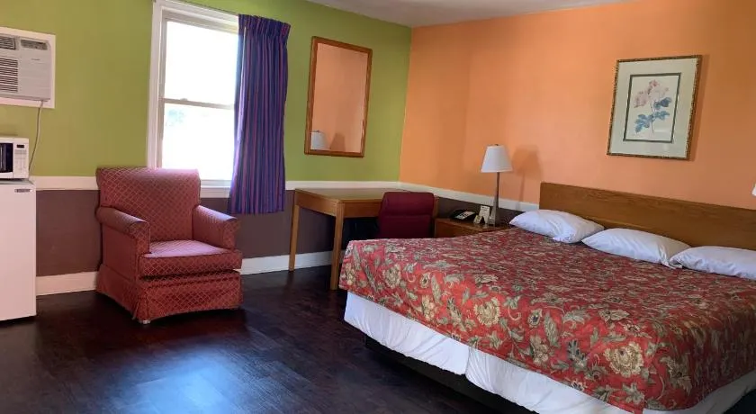 Royal Inn Motel - Image 1