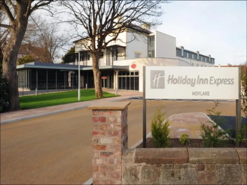 Holiday Inn Express Liverpool Hoylake - Image 1