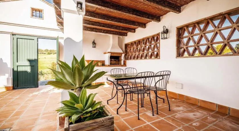 Casa Maurus by Rosas Cantares - Image 1