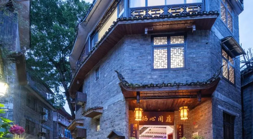FenghuangQixin Guesthouse - Image 1