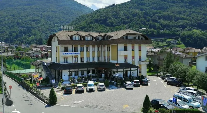 Hotel Rezia Valtellina - Image 1