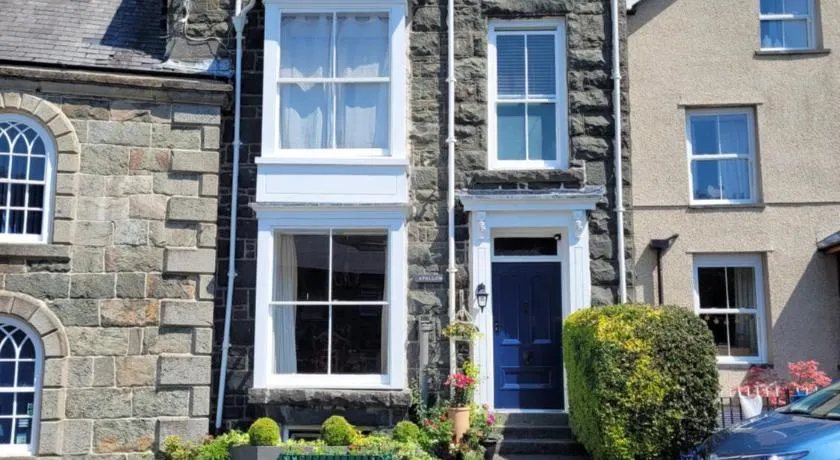 Afallon Townhouse - Image 1