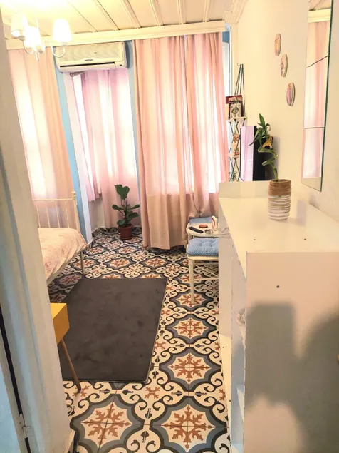 labella room 3 - Image 1