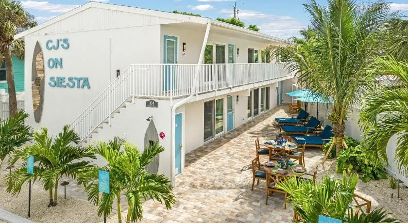 Sea Coast - Pet Friendly, Located in Siesta Key Village, Steps to Siesta Key Beach! - Image 1