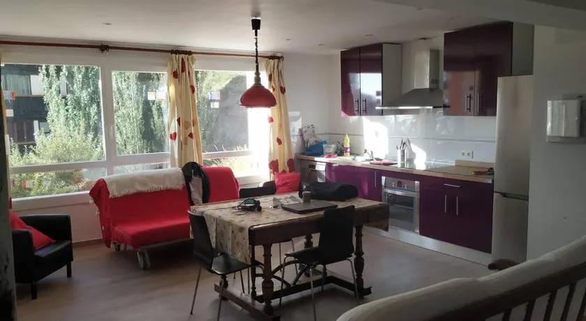 Apartamento T28 Edif Europa y parking gratuito - Image 1