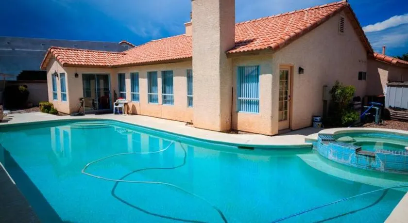 Luxury 1900 SQ FT House Huge 46 FT Pool & Hot SPA - Image 1