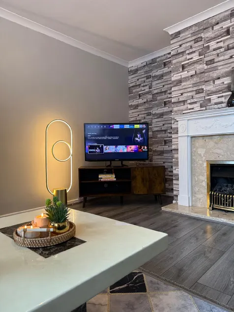 Charming 3 BR - NEC HS2- Long Stays Wifi Parking Airport - Image 1