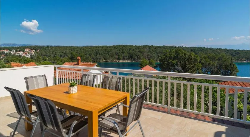 Awesome Apartment In Vrboska With Wifi - Image 1