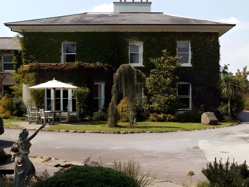 Raheen House Hotel - Image 1