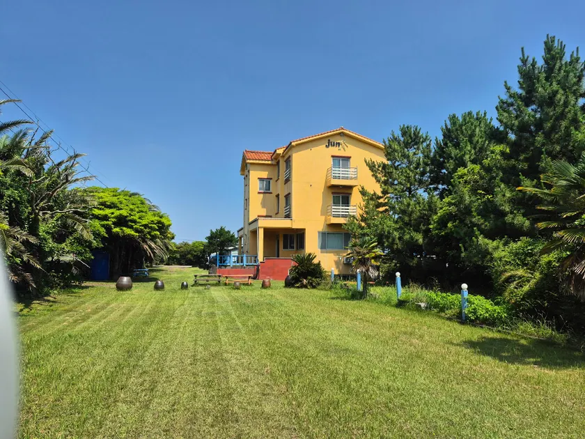 Jun House - Image 1