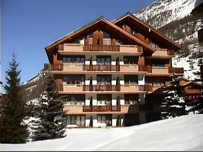 Hotel City - Image 1