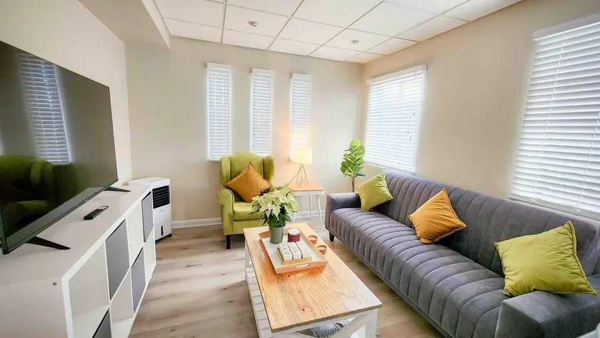 The Lazy Expat - Paarl - Self Catering Apartment - Image 1