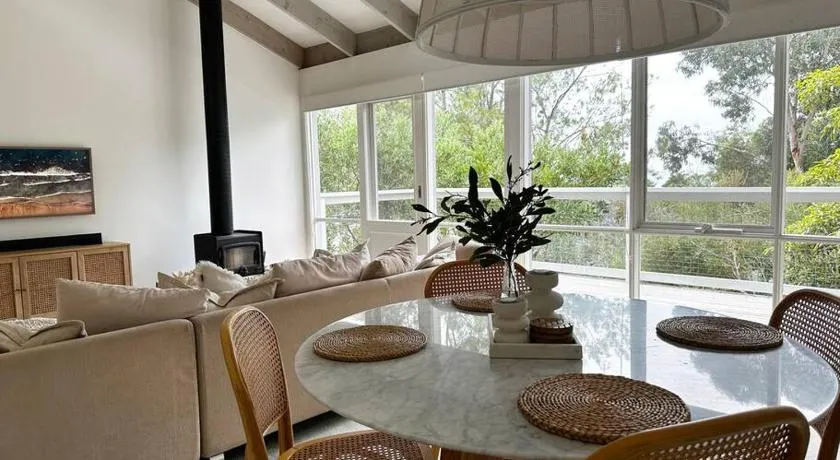 Seaview Treehouse - three minute walk to the beach - Image 1