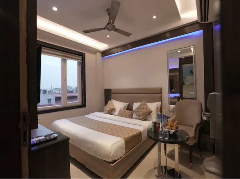 Hotel Apple Inn & Suites, New Delhi - Image 1