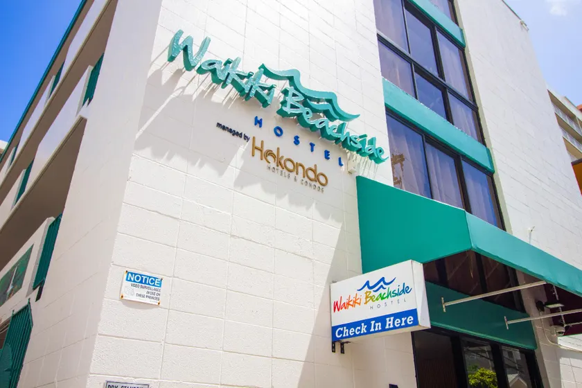Waikiki Beachside Hostel - Image 1