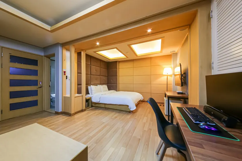 Gwangju Sangmu Shilla - Image 1
