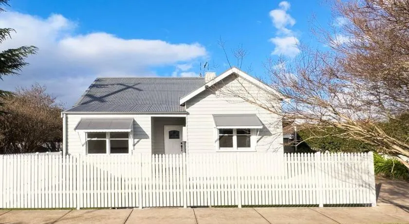 Acorn Cottage - Image 1