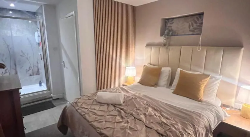 Private Cosy 1Bd in town - Image 1