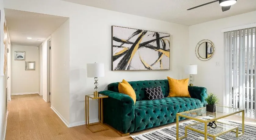 Emerald Retreat - Central & Stylish - 2 BR/2 BA - Image 1