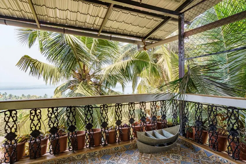 Home away from Home: Traveling as Family +pvt POOL - Image 1