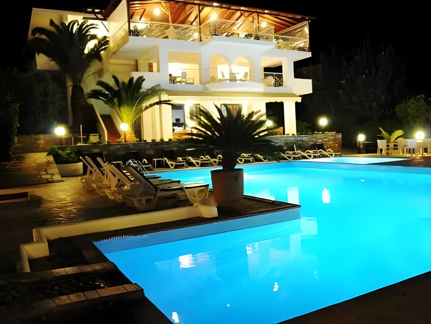 Glavas Inn Hotel - Image 1