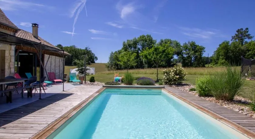 Maison spacieuse avec piscine chauffée, grand jardin et équipements bébé en Dordogne - Image 1